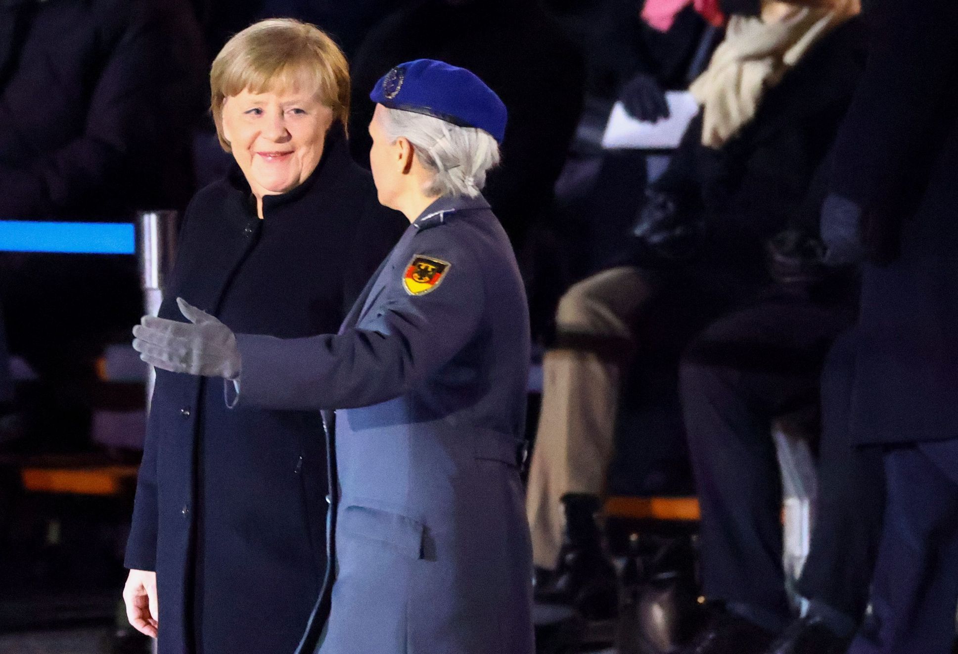 merkel, německo, rozloučení, berlín, vojenská přehlídka, kancléřka