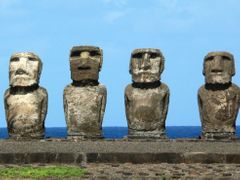 Velikonoční ostrov je znám zejména sochami Moai