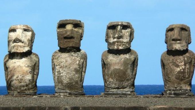 Téměř všechny sochy na Velikonočním ostrově jsou otočeny tváří od moře.