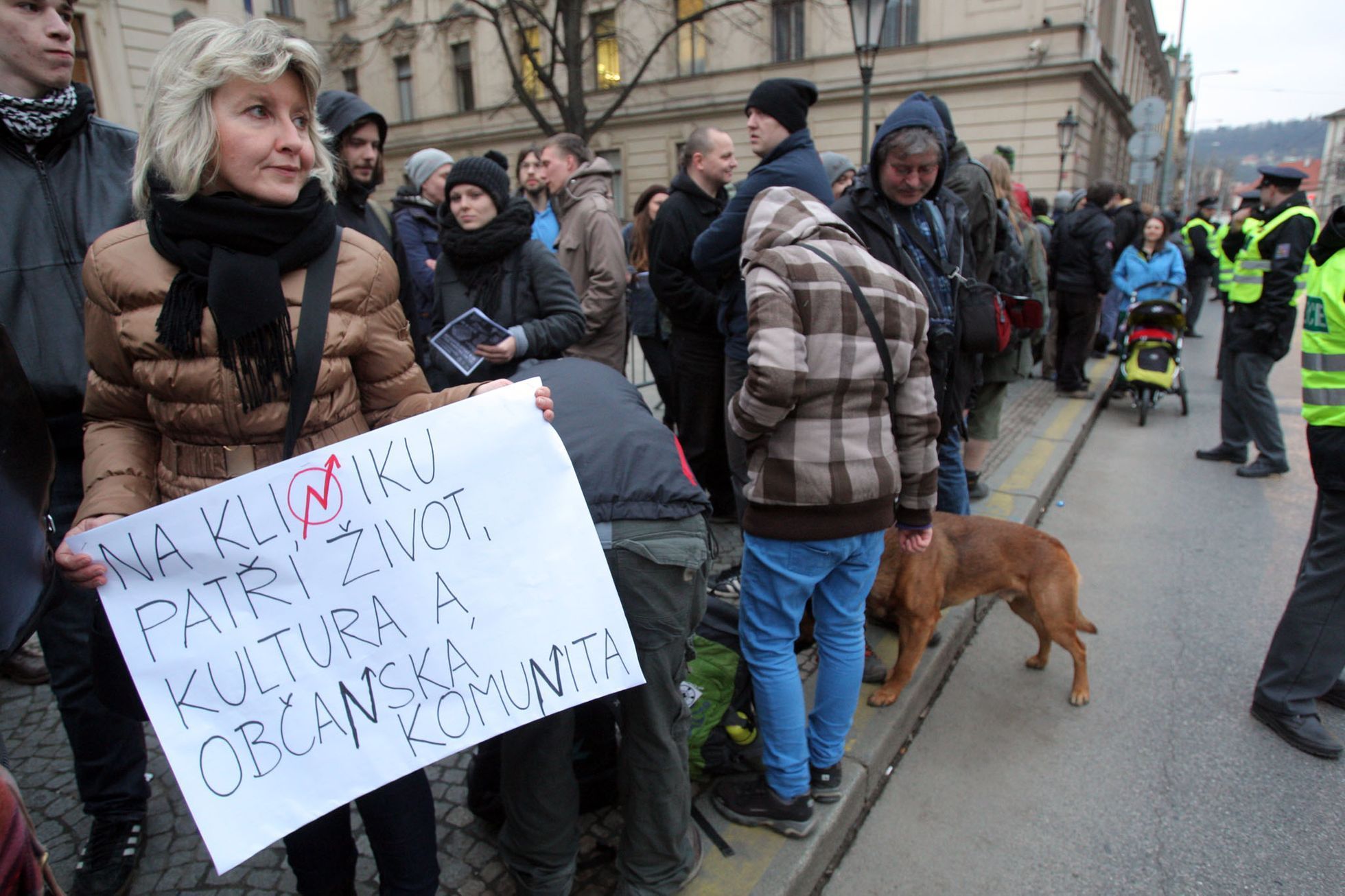 Klinika měsíc v legalitě