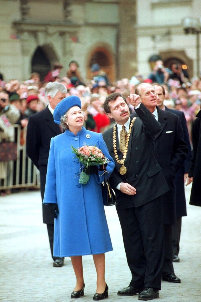 Britská královna Alžběta II. během návštěvy Prahy v roce 1996.