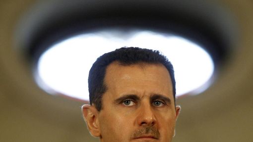 10. listopad 2010. Tehdy si syrský prezident Bašár Asad vleklé problémy nepřipouštěl. Snímek je z Bukurešti, kde navštívil svůj rumunský protějšek.