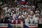 Čeští fanoušci v O2 aréně mohli jásat. Po prvním dnu vedou Češky na Srbskem 2:0 a mají v duelu tři mečboly na obhájení trofeje.