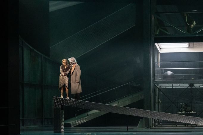 Alžběta Poláčková jako Katěrina Izmajlova a František Zahradníček v roli Borise Izmajlova.