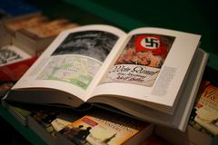 Zájem o Hitlerův Mein Kampf je obrovský. Čtyřikrát větší než plánovaný náklad