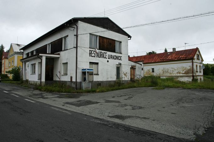 Prameny patří k nejzadluženějším obcím v Česku, jejich dluhy se v posledních letech ze 130 milionů korun podařilo snížit na méně než polovinu.