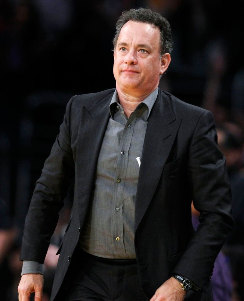 Celebrity na basketbalovém zápase fandí Los Angeles Lakers - Tom Hanks