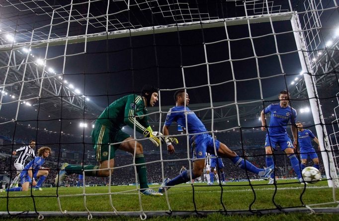 Fotbalový brankář Petr Čech z Chelsea v utkání Ligy mistrů s Juventusem.