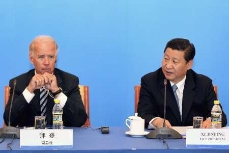 Čína - viceprezident Si Ťin-pching a americký viceprezident Joe Biden