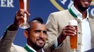 Arturo Vidal pózuje s pivem Paulaner