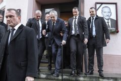Zpronevěra mezi ochránci prezidenta Zemana, inspekce obvinila dva osobní strážce