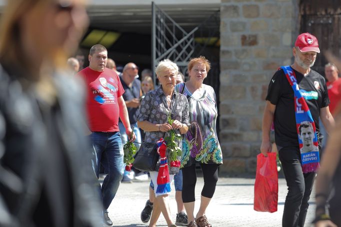 Pohřeb Mariána Čišovského: Plzeňští fanoušci.