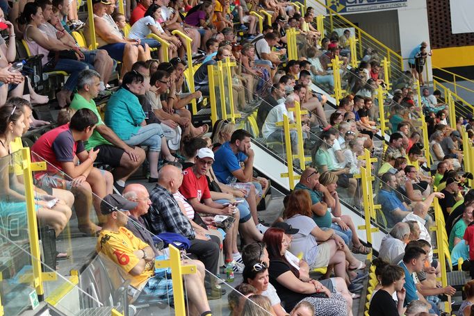 Na zimním stadionu v Litvínově bylo pořádné horko, na teploměru naměřili  27°C.