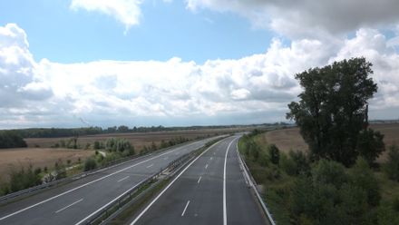 D11 konečně dorazila do Hradce. Projeďte si téměř dokončený úsek dálnice