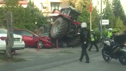 Traktorista ujížděl turecké policii ulicemi Ankary. Zastavila ho až střela do nohy