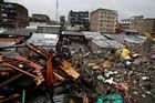 Z trosek zříceného domu v Nairobi vyprostili záchranáři čtyři přeživší