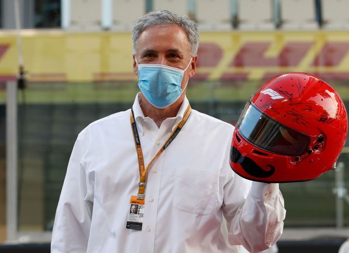 Odcházející boss formule 1 Chase Carey před Velkou cenou Abú Zabí 2020