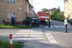 Řidič v Hodoníně narazil do rohu domu. Nehodu nepřežil