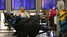 Passengers waiting for connecting flights rest at the terminal of German air carrier Lufthansa at the Fraport airport in Frankfurt, September 7, 2012. German air carrier Lufthansa passengers face widespread flight disruption after cabin crew representatives said they continue a series of strikes over pay and cost-cutting measures at Germany's largest airline. The UFO union, which represents around two-thirds of Lufthansa's 19,000 cabin crew called on its members to strike for 24 hours on all German airports on Friday. REUTERS/Kai Pfaffenbach (GERMANY - Tags: TRANSPORT BUSINESS CIVIL UNREST EMPLOYMENT) Published: Zář. 7, 2012, 5:57 dop.