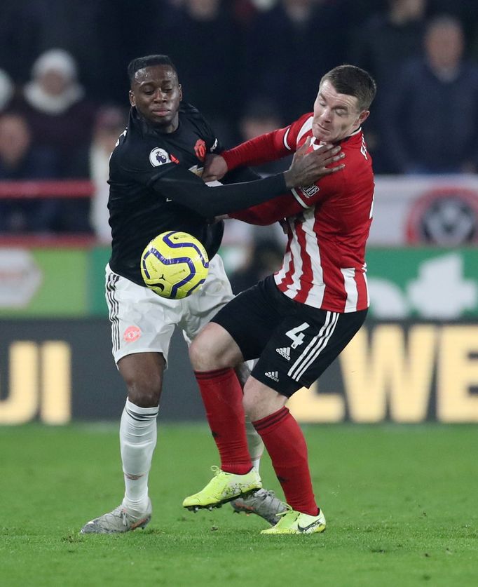 Soccer Football - Premier League - Sheffield United v Manchester United - Bramall Lane, Sheffield, Britain - November 24, 2019  Sheffield United's John Fleck in action wi