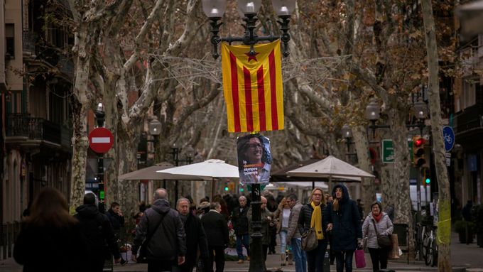 Katalánské volby vrcholí.