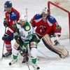 KHL, Lev Praha - Salavat Julajev Ufa: Juraj Mikuš a Jakub Štěpánek - Oleg Saprykin