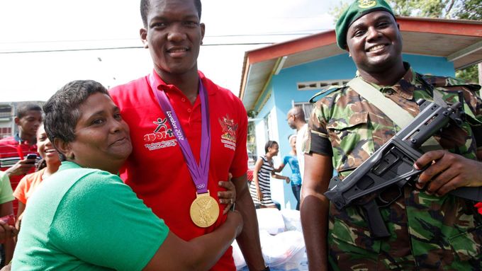 Olympijský šampion nabídl pomoc i náruč. Obětem povodní