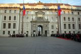 První nádvoří Pražského hradu je připraveno.