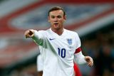 Ještě pár let a Wayne Rooney se vyrovná doposud jedinému britskému fotbalistovi, který v kariéře vydělal více než 100 milionů liber. Ano, myslíte si to správně, tím tajemným boháčem je David Beckham.