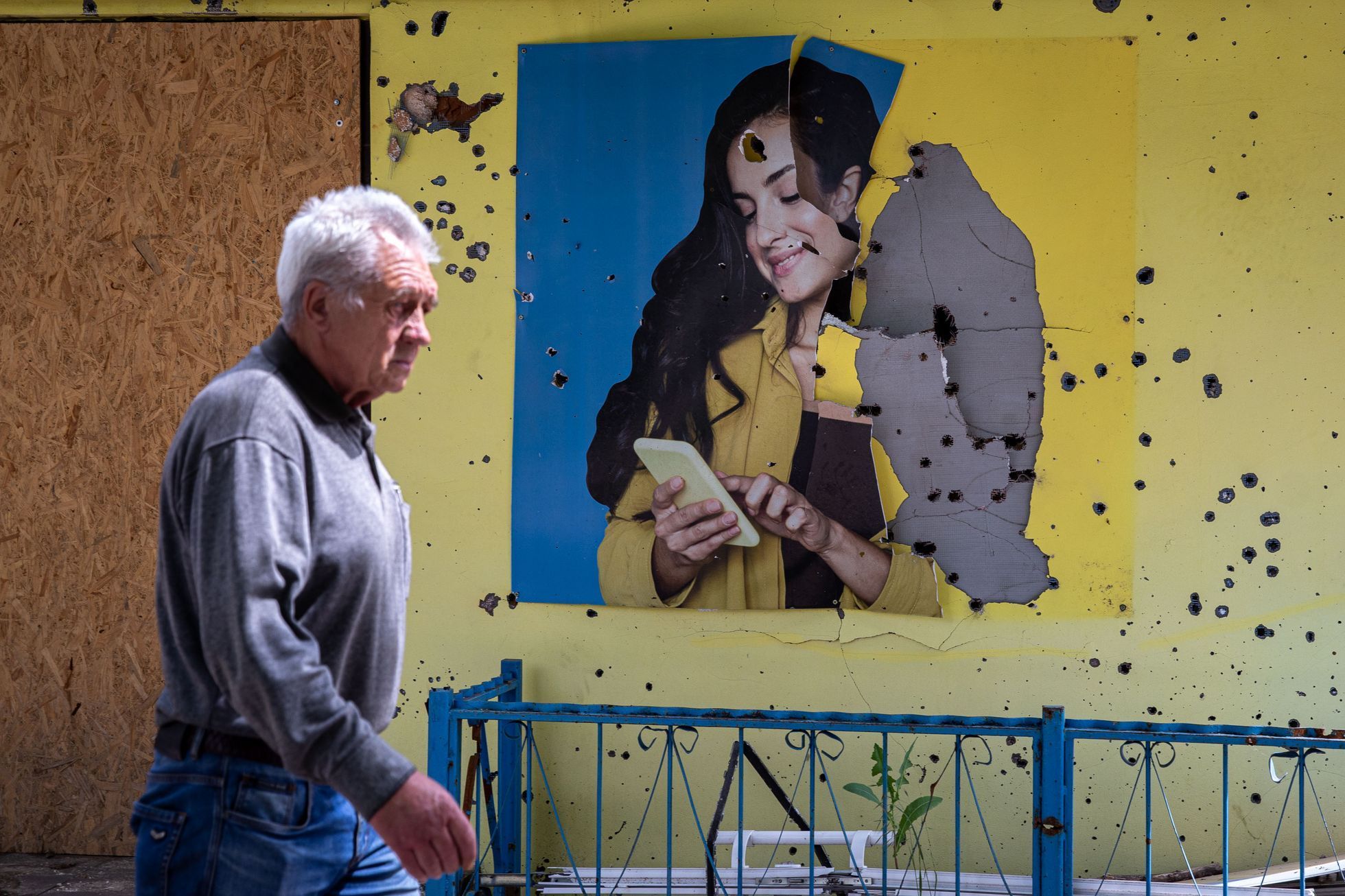 Město Orichiv, Orechov, Ukrajina, fronta, trosky, bunkr, úkryt, civilisté