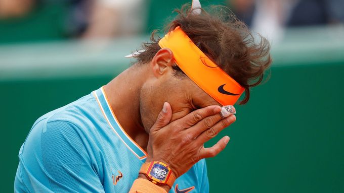 Smutný španělský tenista Rafael Nadal při prohraném semifinále turnaje v Monte Carlu