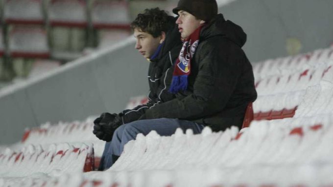 Ve střední Evropě patří třeskutá zima k fotbalu jak k velbloudovi hrb