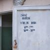 Cedule vzkazy příkazy zákazy opuštěná kasárna pohraniční stráže jižní Čechy