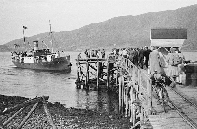 Fotografie z Narviku a okolí pořízené Jaroslavem Buchtíkem po kapitulaci zachycující život Čechoslováků v Narviku a okolí v prvních poválečných měsících.