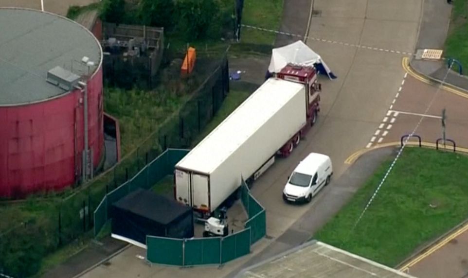 V kamionu v anglickém hrabství Essex našli 39 mrtvých těl.