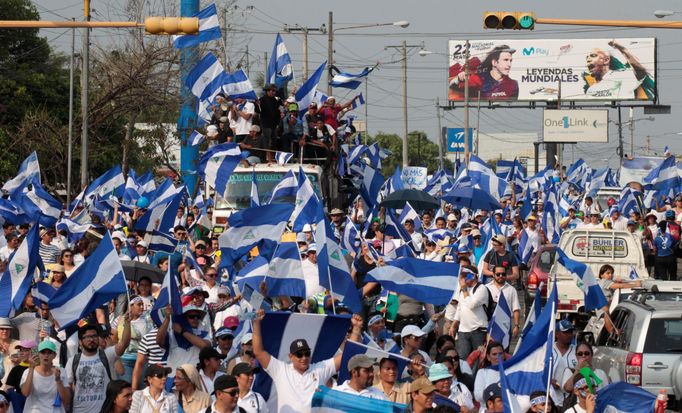 Nikaragua-masové a smrtelné protesty proti prezidentovi. Obyvatelé požadují odstoupení prezidenta i jeho manželky, která je viceprezidentkou.