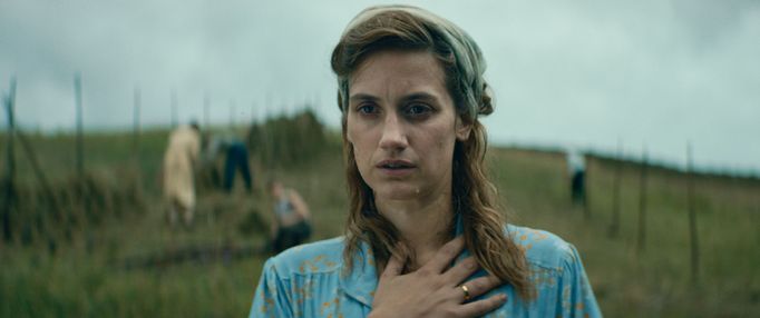 Danica Curcicová poplete hlavy dospívajícímu chlapci i jeho otci.