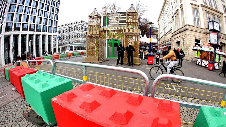 Po šesti mrtvých stovky tisíc eur. Cena za bezpečné Vánoce v Německu; Zdroj foto: Reuters