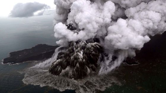 Foto: Krakatoa může udeřit znovu. Hrozí další ničivá tsunami, varují indonéské úřady