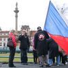 Miloš Zeman oznámil kandidaturu na prezidenta - jeho TK, aktivisté před Hradem