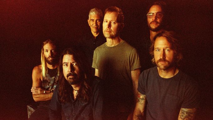 Foo Fighters elegantně prošli tím pro rockovou kapelu vůbec nejtěžším testem: natočit optimistickou desku o tom, jak jsou po čtvrtstoletí úspěchů spokojení.