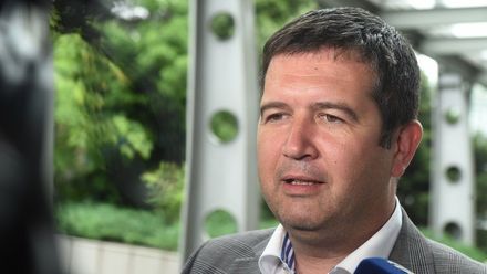Babiš po nátlaku splnil slib a Pocheho nominoval, teď je to v rukou prezidenta, říká Hamáček