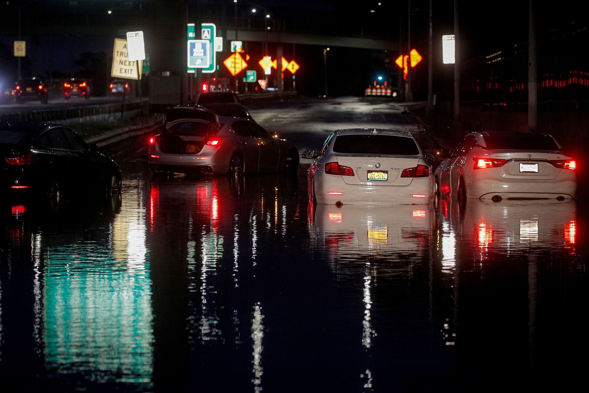 Zaplavené silnice ve čtvrti Queens v New Yorku.