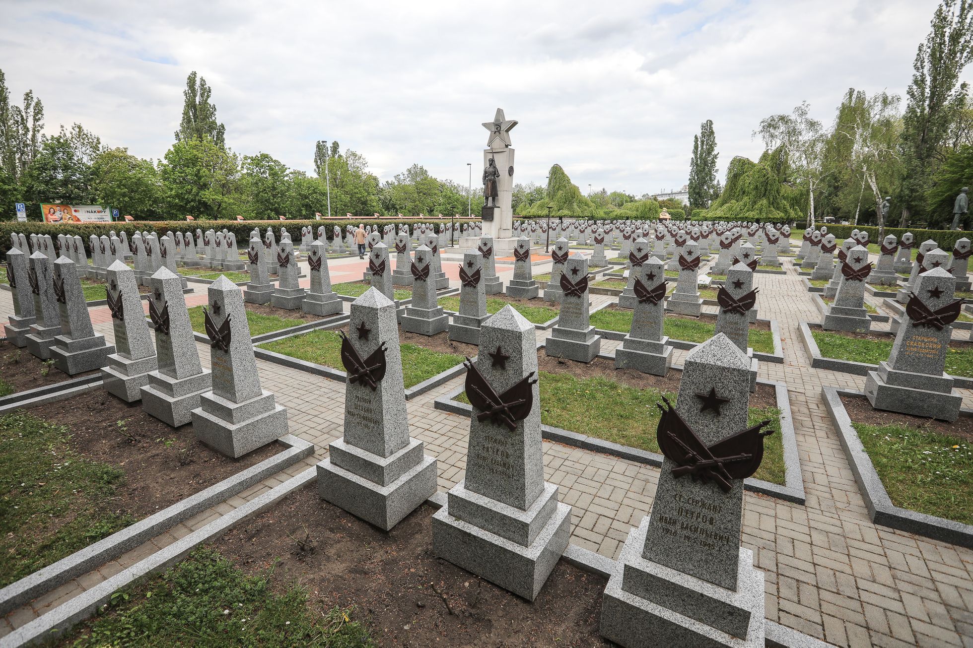 Hroby rudoarmějců na Olšanských hřbitovech