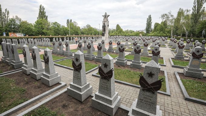 Pohřebiště Rudé armády na Olšanských hřbitovech.