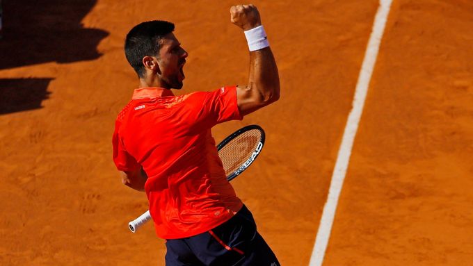 Novak Djokovič v utkání třetího kola Roland Garros