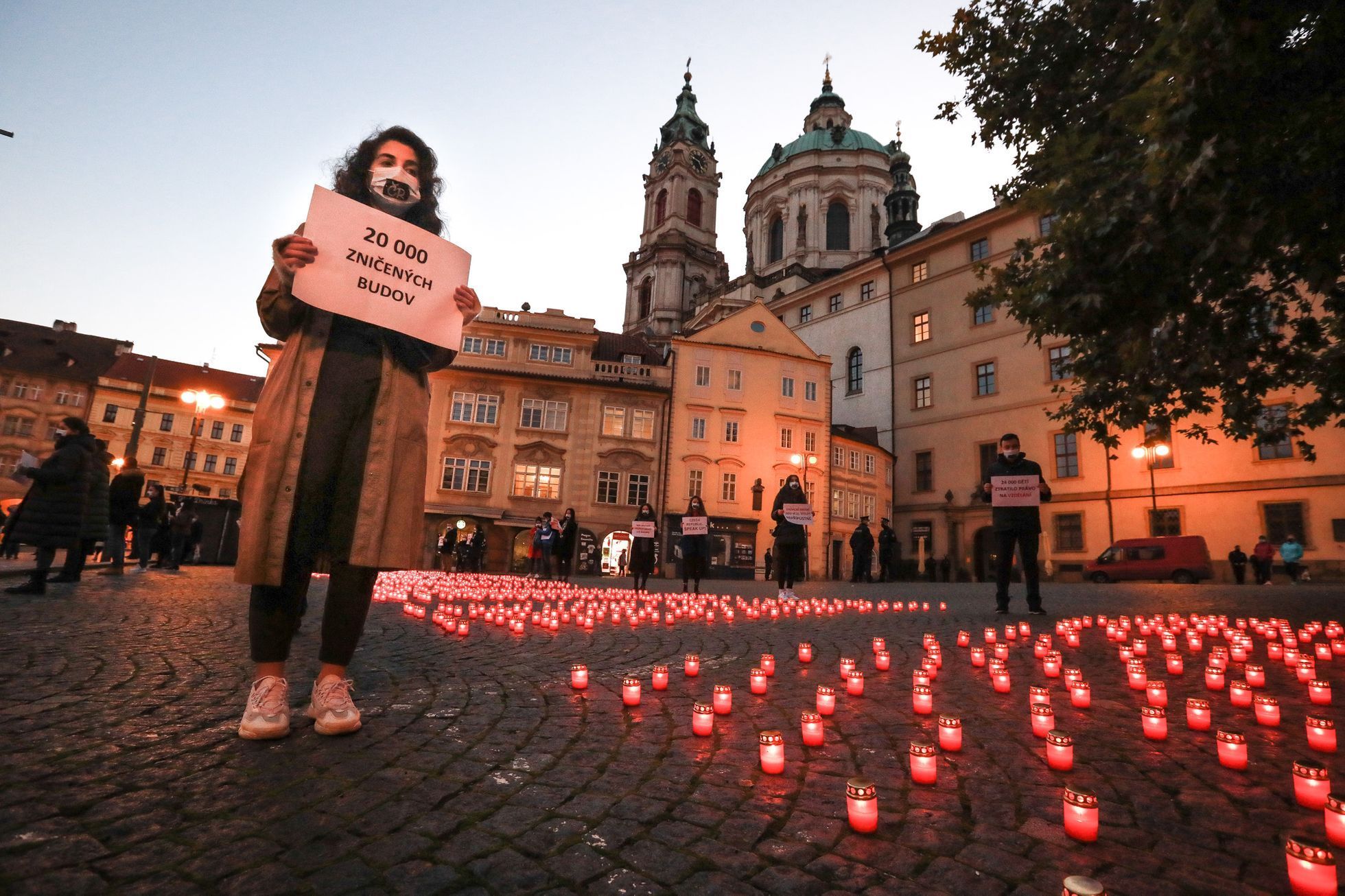 Tichý protest proti válce v Arménii a uctění památky jejích obětí, Praha, Malostranské náměstí