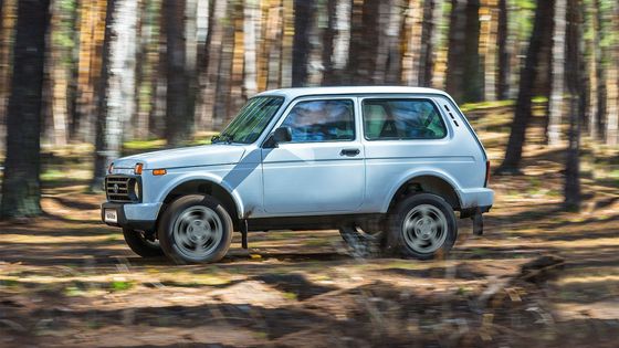 Lada Niva, jedno z aut někdejšího Sovětského svazu, které je v prodeji dodnes.