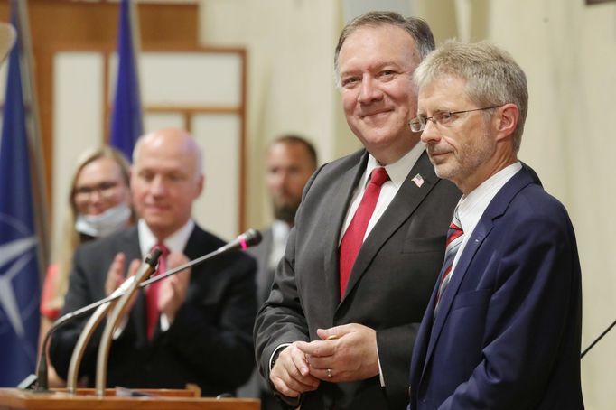 Mike Pompeo při návštěvě a projevu v českém Senátu.