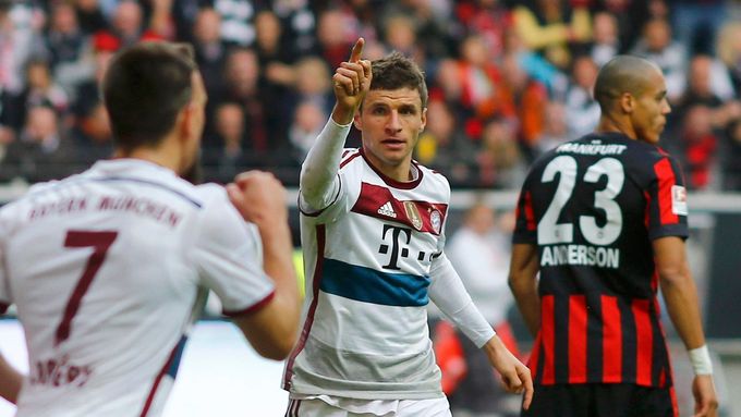 Thomas Müller hattrickem skolil Eintracht Frankfurt